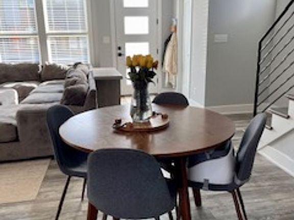 5th image of 420 Breezewood Dr #112-1