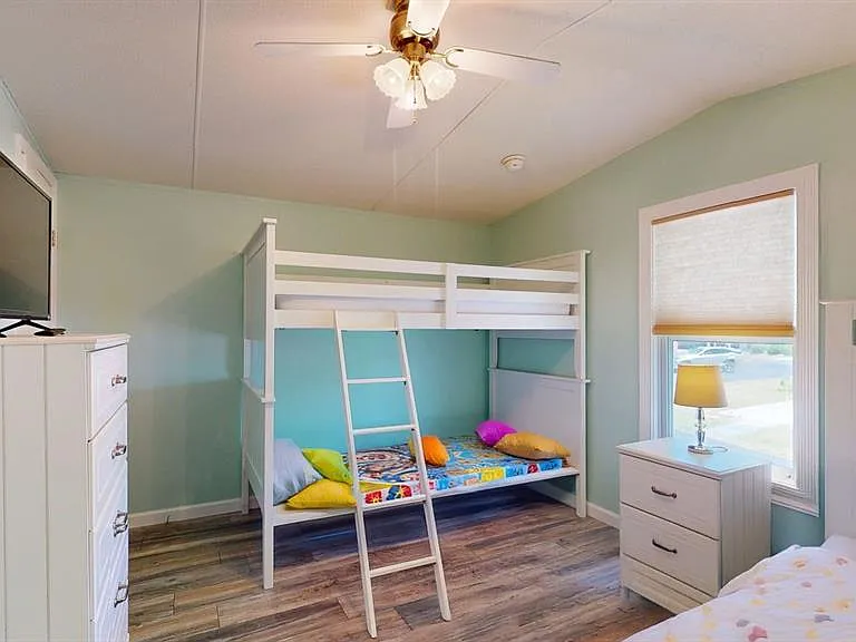 10728 Poplar St NE — Photo 33