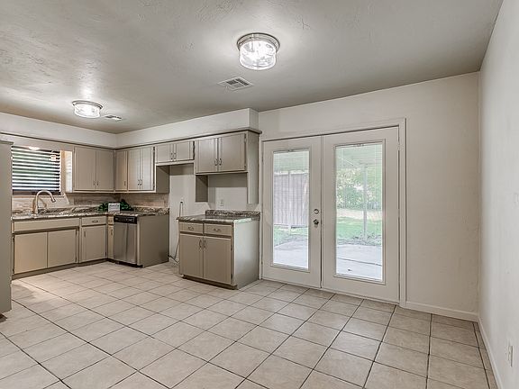 5th image of 720 Plaza Dr