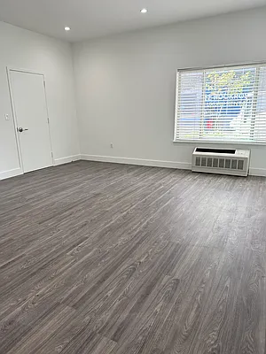 Sold by R New York | media 14