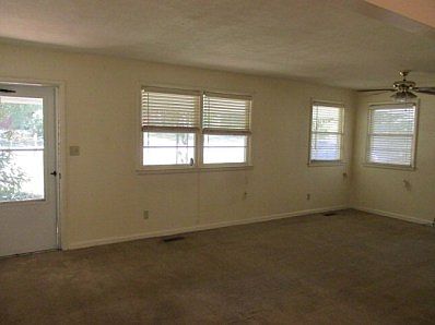5th image of 2112 Park Ln