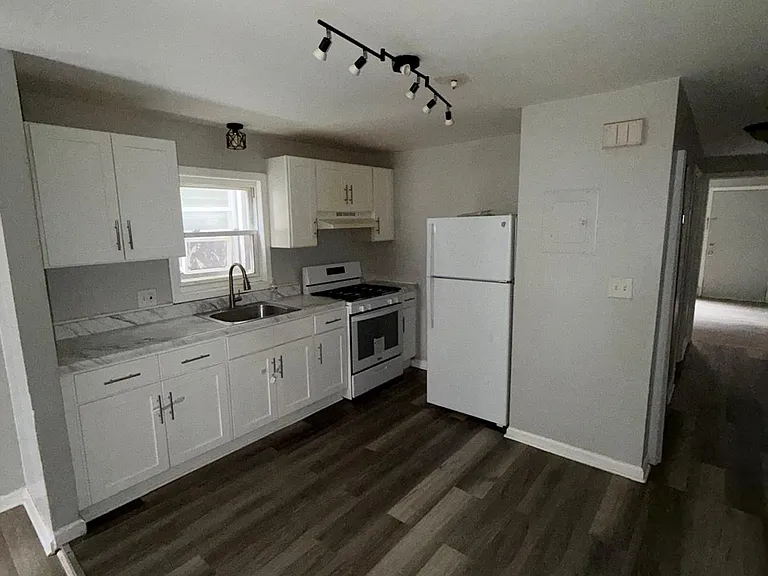 220 3rd St #3 — Photo 1