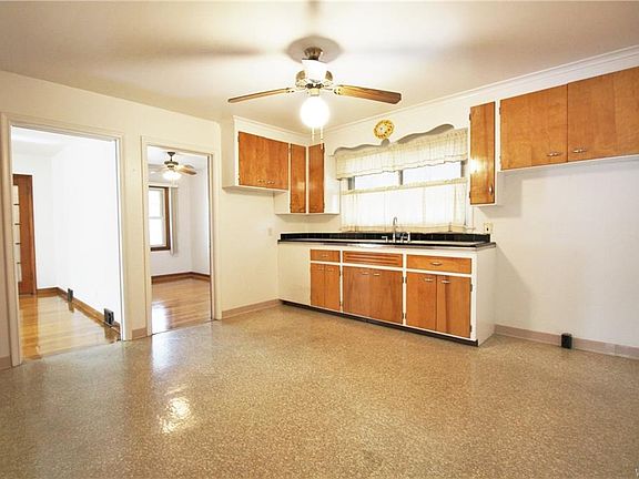 3rd image of 2224 Woodlawn Ave