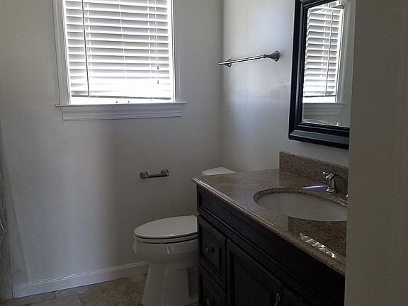 Middle bath upstairs