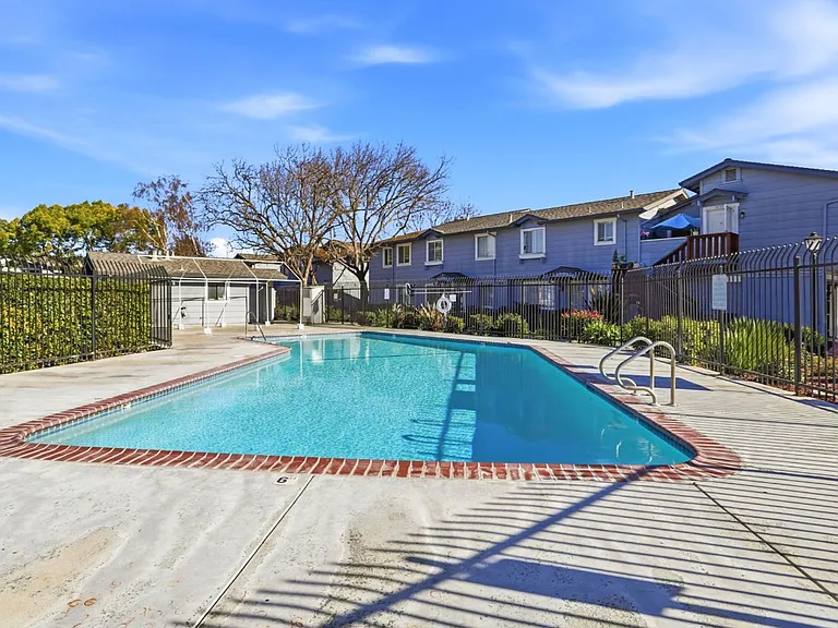 540 Groth Pl — Photo 25
