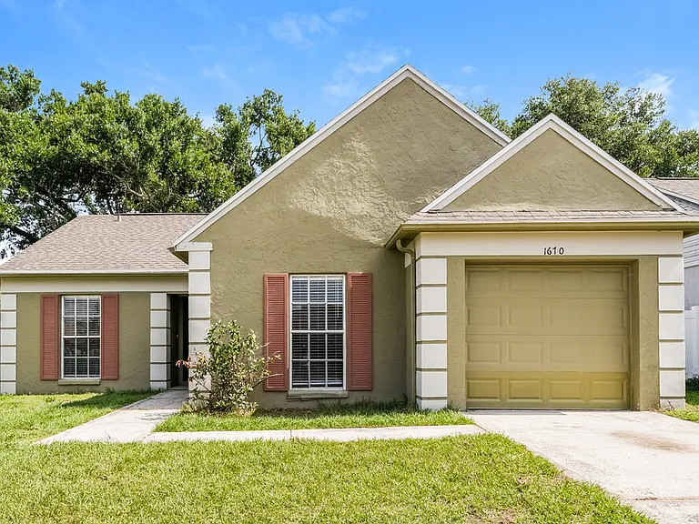 1670 Palm Leaf Dr — Photo 1