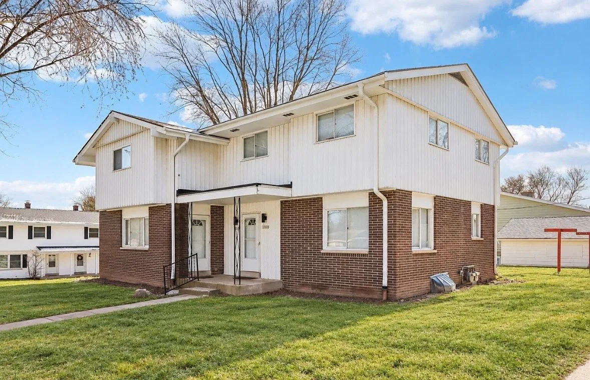 3 bed, 1.5 bath, 1350 sqft, $2,250 — Photo 1