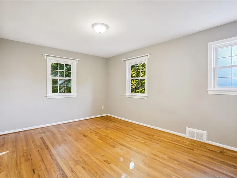 5212 Augusta St — Photo 15