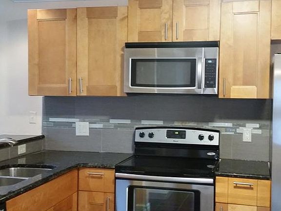 4th image of 1450 Creekside Cir