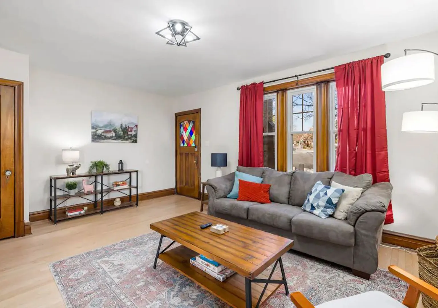KingBed, Spacious Home |Awesome Location | Pets OK — Photo 2