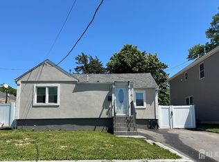 92 Woodland Dr, Keyport, NJ 07735