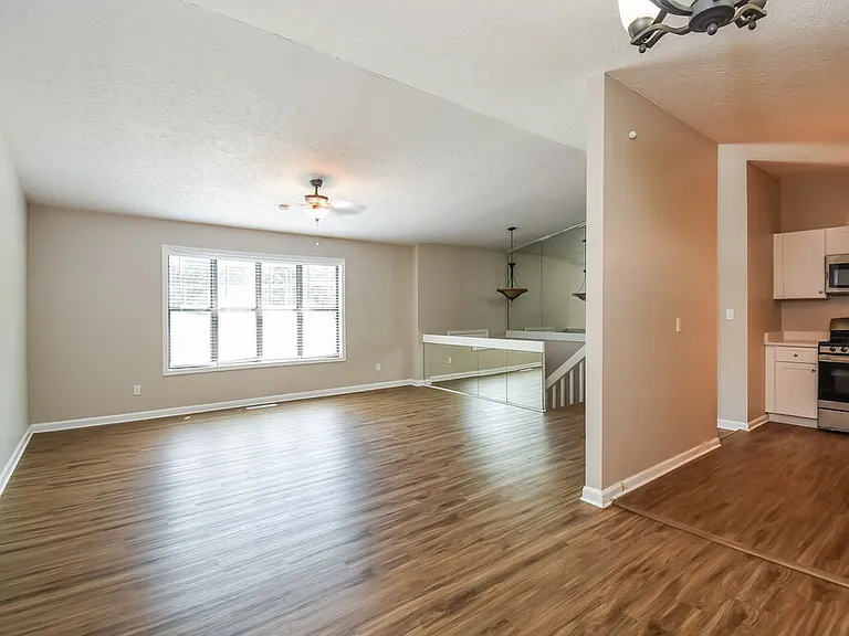 1012 Hicksmil Dr SW — Photo 7