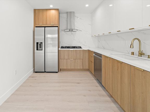 2nd image of 4922 S Centinela Ave #3