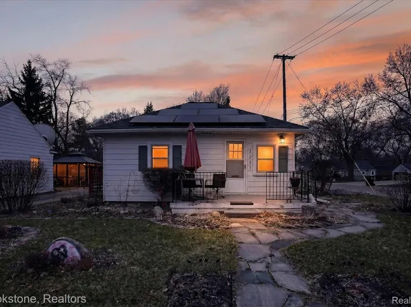 3233 Turner St, Lansing, MI 48906