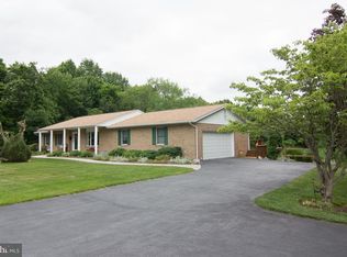 828 Chanter Dr, Westminster, MD 21157