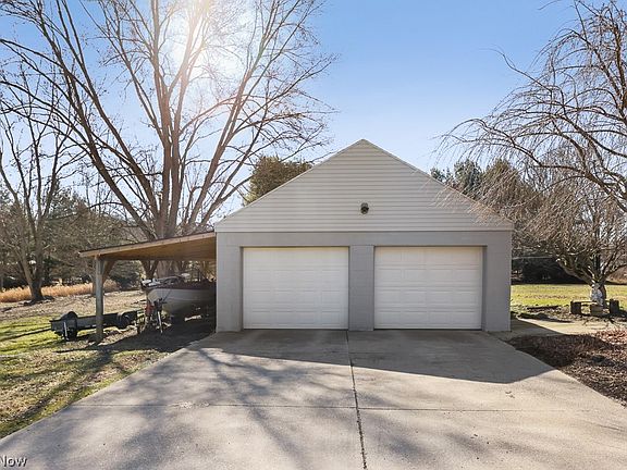 3rd image of 6686 Mahoning Ave NE