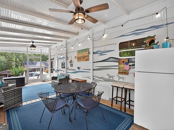 5th image of 421 Newbury Cir