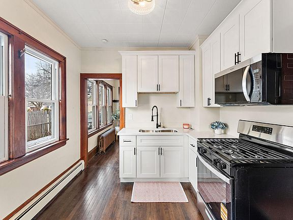 3rd image of 2034 Stillwater Ave E