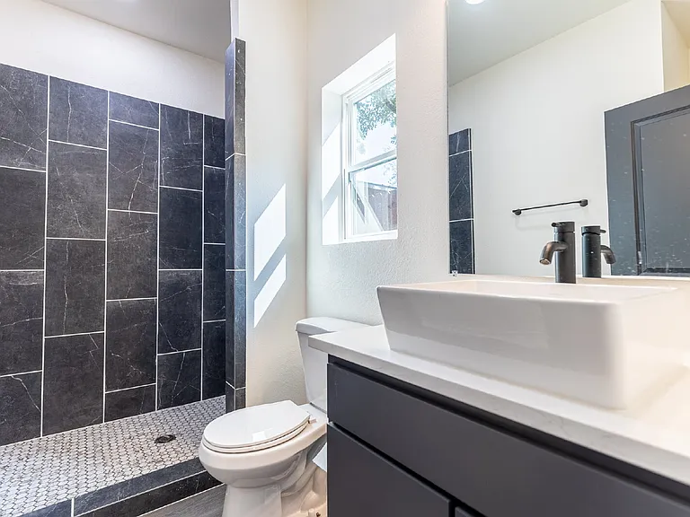 118 Shenandoah St #202 — Photo 8