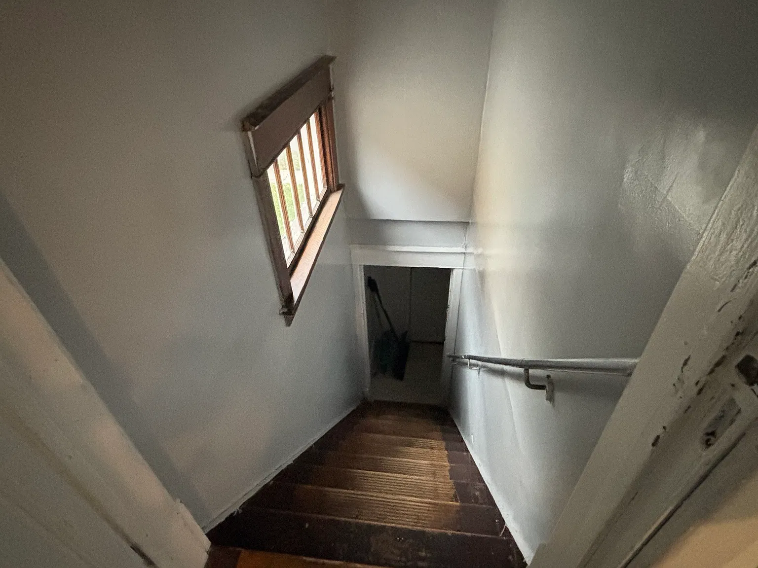 3 bed, 1000 sqft, $1,100 — Photo 3