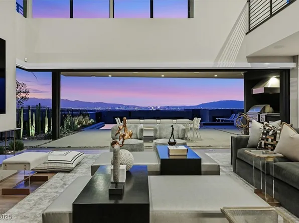 807 Magnum Cliff Ct, Henderson, NV 89012