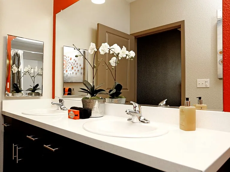 Hacienda Apartments — Photo 12
