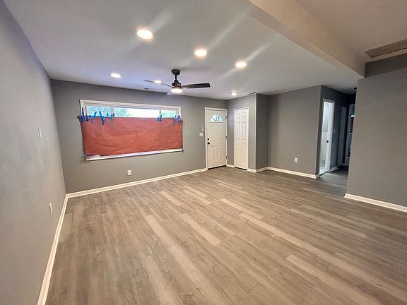 3rd image of 2025 Central Dr