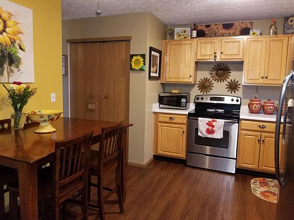 5th image of 1095 Wesley Dr