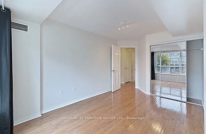 887 Bay St #310 — Photo 10
