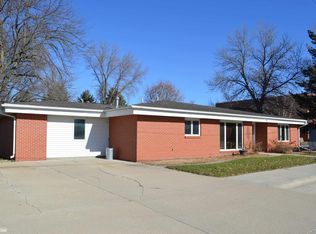 720 W 11th St, Garner, IA 50438