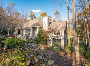 401 Hardwood Summit Dr, Hendersonville, NC 28739