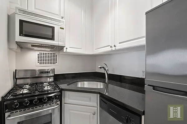 Rented by Halstead Real Estate | media 10