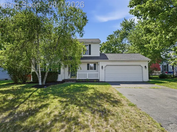 1124 Somerville Dr, Oxford, MI 48371