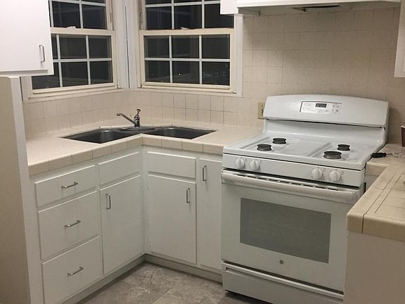 Kitchen, Gas Range