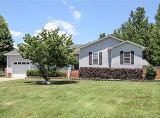 709 Bowen Dr, Lowell, NC 28098