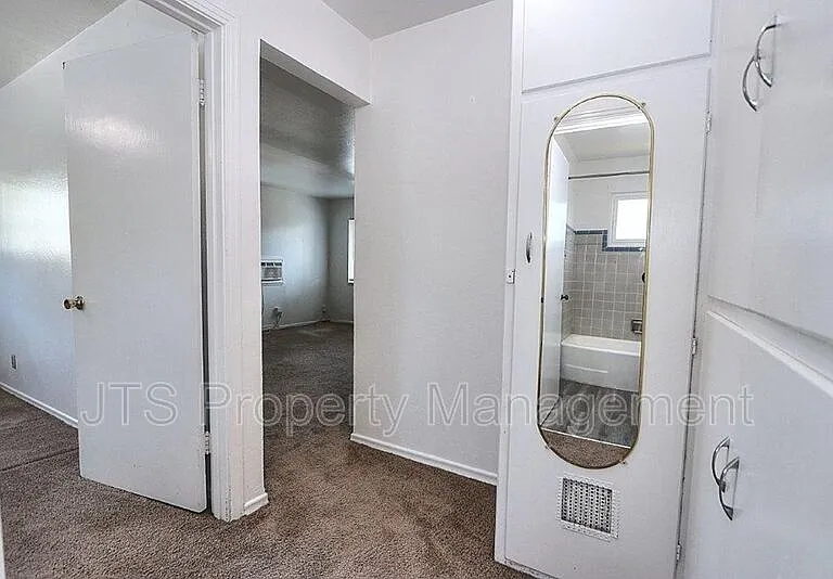 4439 V St #6 — Photo 6