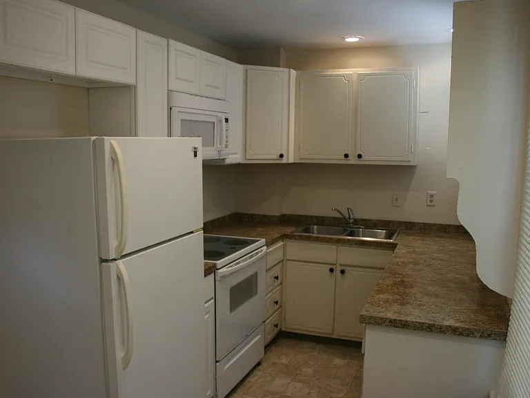 1455 Hunter Ave — Photo 4