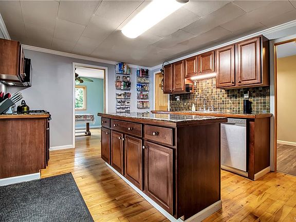 4th image of 191 Vermont St