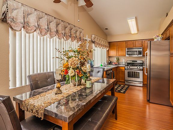 4th image of 11339 Larchwood Dr