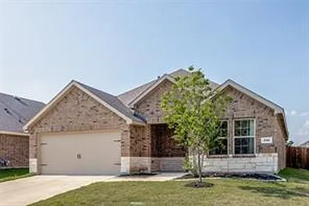 816 Goldenrod Ln — Photo 3