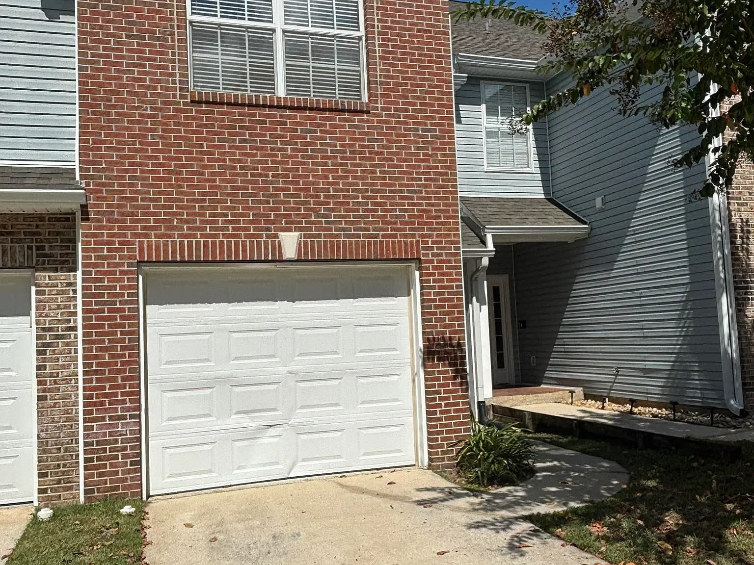 3 bed, 2.5 bath, 1554 sqft, $1,695 — Photo 2