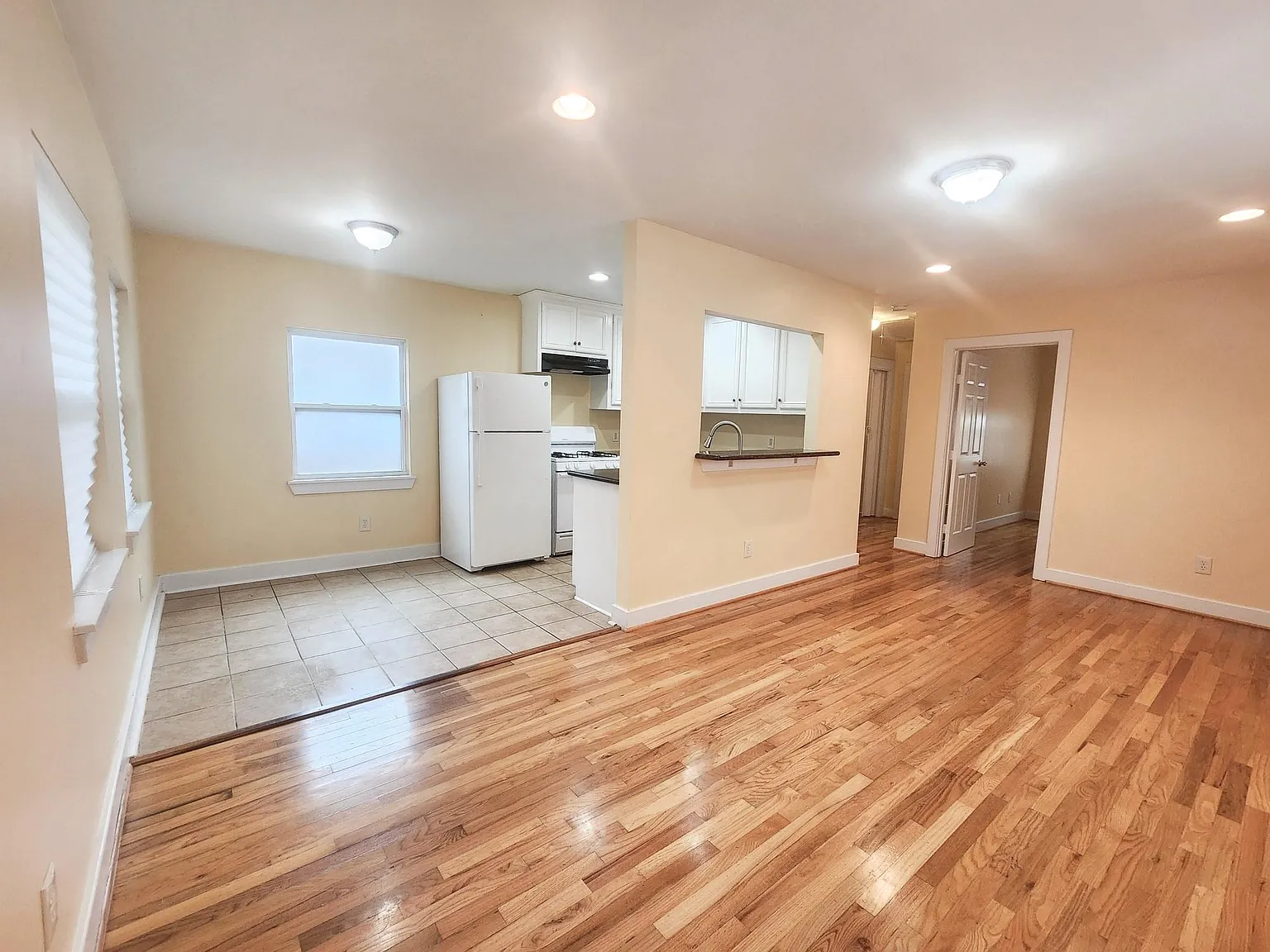 1 bed, 1.0 bath, 720 sqft, $1,200 — Photo 2