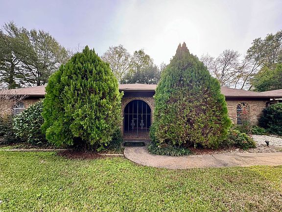 2nd image of 300 Delwood Dr