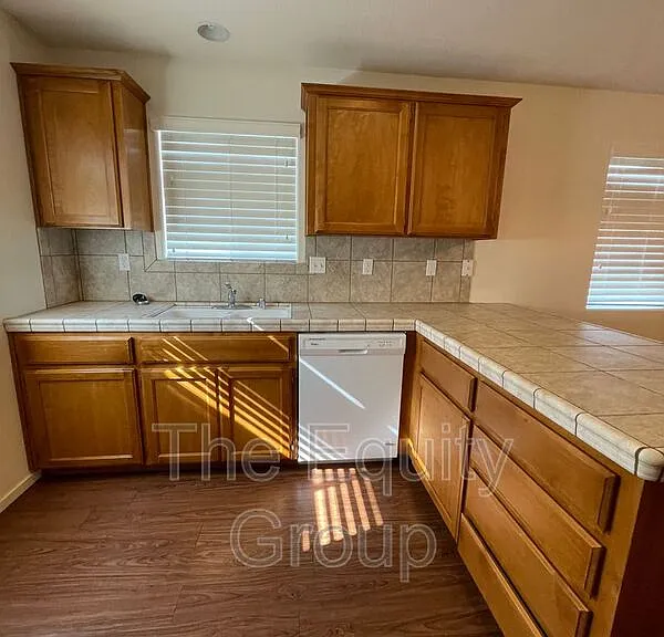 2218 W Lark Ave — Photo 24