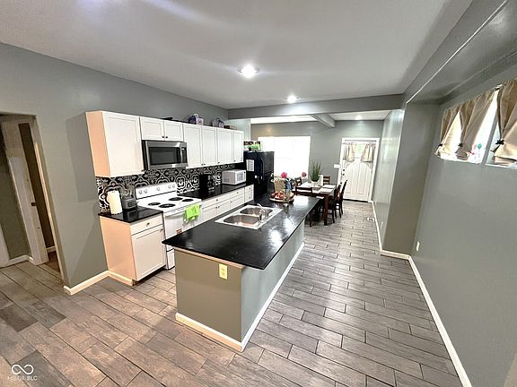 3rd image of 923 Haugh St