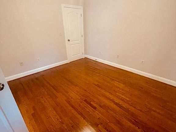 3rd image of 108 Bloomingdale Ave #14c27d4fa