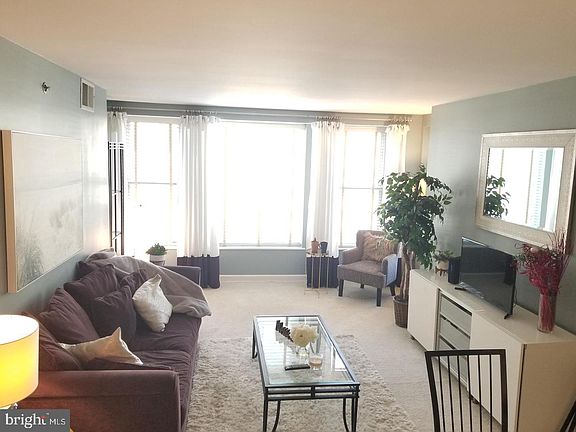 3rd image of 601 Pennsylvania Ave NW APT 703