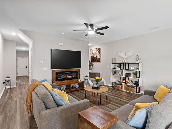 5th image of 107 Brown Cir