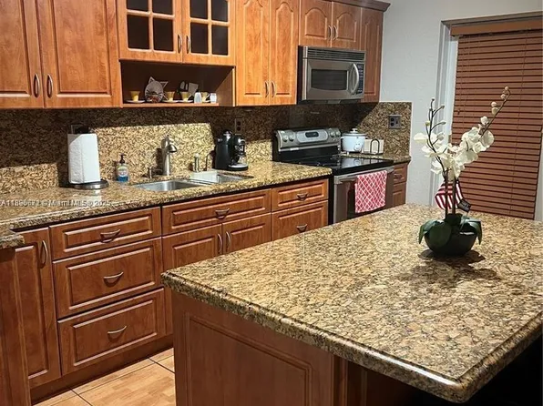 7667 NW 182nd Ln #805, Hialeah, FL 33015