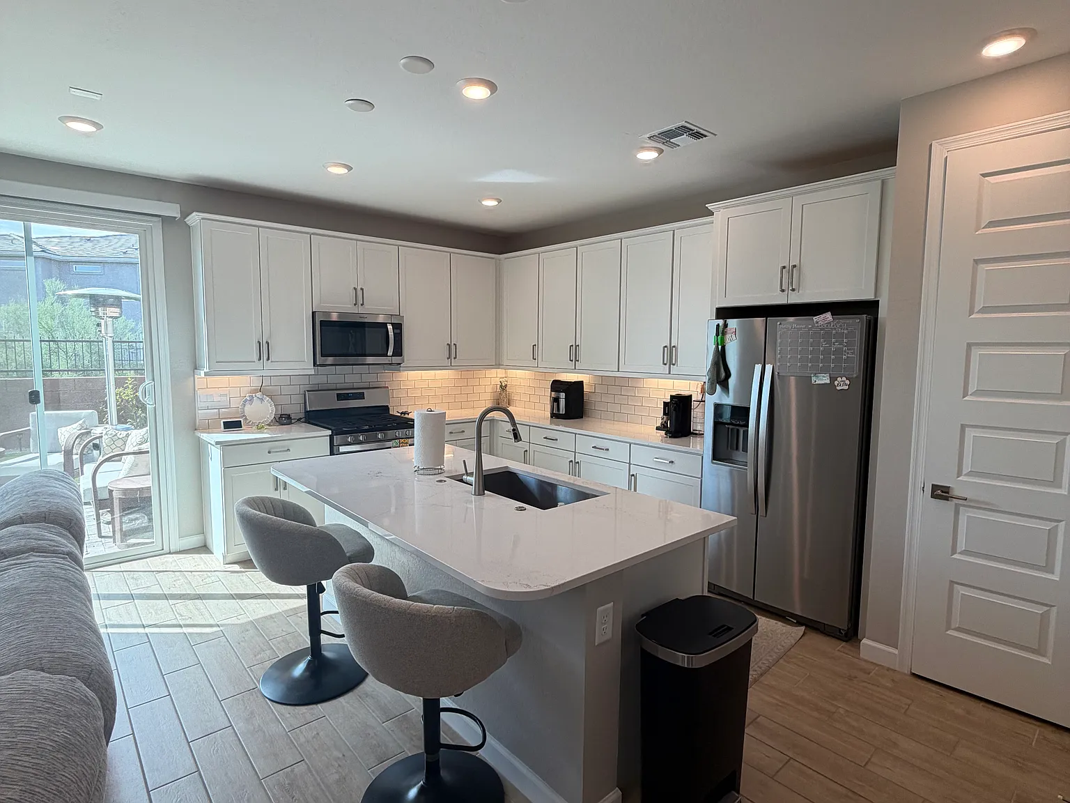 3 bed, 2.5 bath, 1743 sqft, $4,095 — Photo 3